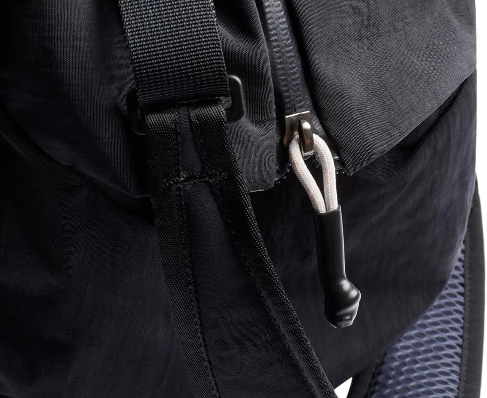 Bellroy Lite Duffel (lightweight technical duffel bag) - Black