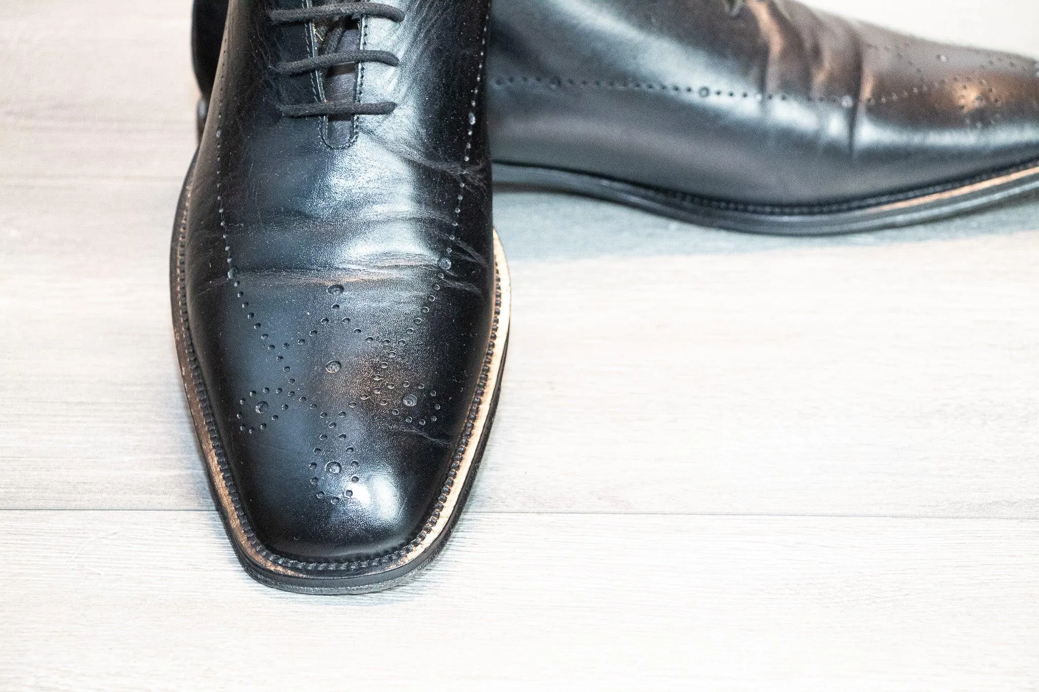 Johnston & Murphy Chaffin Medallion Dress Shoes